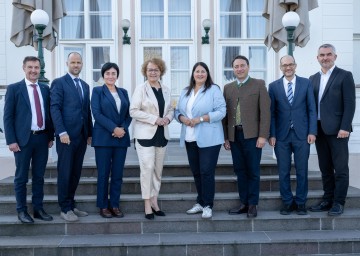 Landesrat Martin Zauner (Salzburg), Landesrat Marco Tittler (Vorarlberg), Landesrätin Ulli Mair (Südtirol), Landesrätin Christiane Teschl-Hofmeister (Niederösterreich), Stadträtin Kathrin Gaal (Wien), Landeshauptmann Stellvertreter Manfred Haimbuchner (Oberösterreich), Stefan Moser und Landesrat Heinrich Dorner (Burgenland).