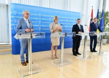 Pressekonferenz anlässlich der Präsentation des NÖ Gemeindepaketes: NÖ Gemeindebund-Präsident Alfred Riedl, Landeshauptfrau Johanna Mikl-Leitner, Finanz-Landesrat Ludwig Schleritzko und NÖ Städtebund-Vorsitzender Matthias Stadler (v.l.n.r.)