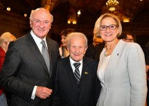 Landeshauptmann a. D. Erwin Pröll, Zeitzeuge Otto Filipsky und Landeshauptfrau Johanna Mikl-Leitner.
