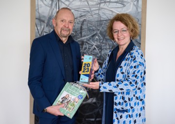 (v.l.n.r.): Wolfgang Rezek und Senioren-Landesrätin Christiane Teschl-Hofmeister