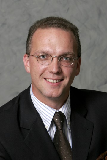 Dr. Philipp Enzinger übernimmt mit 1. Februar 2007 die Leitung der Bezirkshauptmannschaft Wiener Neustadt.
