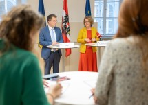 Landesrätin Christiane Teschl-Hofmeister und AMS-Vorstand Johannes Kopf sprachen zur Kinderbetreuungsoffensive und den damit verbundenen Auswirkungen auf den Arbeitsmarkt.