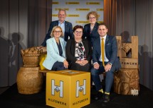 Landeshauptfrau Johanna Mikl-Leitner, Landtagspräsident Karl Wilfing und Landesrätin Christiane Teschl-Hofmeister mit Ehrenpräsidentin Michaela Hinterholzer (mitte) und Präsident Lukas Brandweiner.