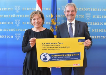 Landesrat Karl Wilfing und NÖ Wirtschaftskammer-Präsidentin Sonja Zwazl präsentierten den ab 1. Jänner 2018 gültigen Handwerkerbonus.
