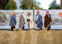 Spatenstich für den neuen „Boulevard Melk“: Landeshauptfrau Johanna Mikl-Leitner mit (v.l.) Vizebürgermeister Wolfgang Kaufmann, Abgeordnete zum NÖ Landtag Silke Dammerer, Bürgermeister Patrick Strobl und Stadträtin Ute Weisinger