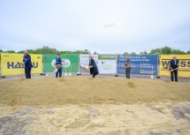 Spatenstich für efko-Produktionsstätte in Guntramsdorf. Im Bild von links: Reinhard Schwendtbau von Raiffeisen Oberösterreich, Matthias Ecker, Obmann der OÖ Obst- und Gemüsegenossenschaft, Landeshauptfrau Johanna Mikl-Leitner und die Geschäftsführern Klaus Hraby und Manfred Rotheneder