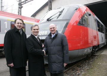 In St. Pölten präsentierten heute Landeshauptmann Dr. Erwin Pröll, Minister Werner Faymann und Bgm. Mag. Matthias Stadler aktuelle Maßnahmen zur Weiterentwicklung des öffentlichen Verkehrs in Niederösterreich.