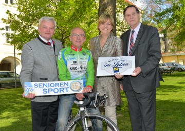 Herbert Nowohradsky, Landesobmann NÖs Senioren, Mag. Herbert Lackner, Initiator und Teilnehmer am Race Across America, Landesrätin Mag. Barbara Schwarz und Dr. Hannes Bauer vom NÖ Pensionistenverband. (v.l.n.r.)