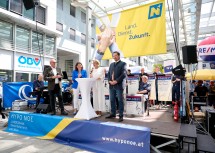 Landeshauptfrau Johanna Mikl-Leitner eröffnet gemeinsam mit DPV-Obmann Hans Zöhling und LPV-Obfrau Sonja Strauß das 27. Landhausfest.