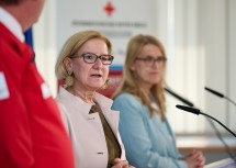 Das Rote Kreuz sei im Dauereinsatz für unsere Landsleute, unser Gesundheitssystem und für Hilfe weit über unsere Grenzen hinaus, so Landeshauptfrau Johanna Mikl-Leitner zur Einsatz- und Leistungsbilanz des Roten Kreuzes.