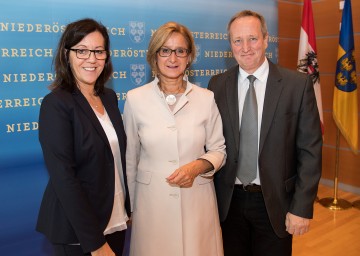 Stellten das neue Bildungskonzept für die Waldviertler Handelsakademien vor: Landesschulinspektorin Brigitte Schuckert, Landeshauptfrau Johanna Mikl-Leitner und Regionalberater Josef Wallenberger (von links nach rechts).