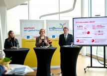 Landeshauptfrau Johanna Mikl-Leitner bei der heutigen Pressekonferenz, in der sie die Neugründungszahlen 2023 präsentierte, die ein neues Rekord-Niveau für das Gründerland Niederösterreich bedeuten.