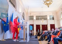 Landeshauptfrau Johanna Mikl-Leitner übernahm als Gastgeberin die Begrüßung der Teilnehmerinnen und Teilnehmer der Konferenz.