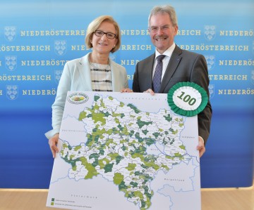 100 NÖ Gemeinden pflegen ihre Grünräume rein ökologisch: Landeshauptfrau Johanna Mikl-Leitner und Landesrat Karl Wilfing