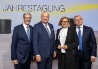 LH Mikl-Leitner bei Jahrestagung von Raiffeisen Niederösterreich-Wien LH Mikl-Leitner bei Jahrestagung von Raiffeisen Niederösterreich-Wien