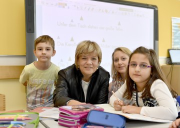 Landesrätin Mag. Barbara Schwarz freut sich über den Beschluss, gemeinsam mit den Gemeinden in moderne Bildungseinrichtungen zu investieren.