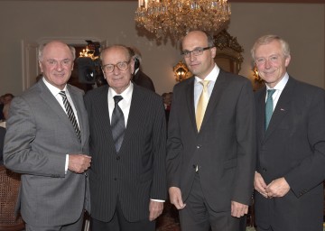 Beim Schlosskonzert im Schloss Schrattenthal: Landeshauptmann Dr. Erwin Pröll, Prof. Dr. Paul Twaroch, Botschafter S. E. Jan Sechter, ORF-Landesdirektor Prof. Norbert Gollinger (v. l. n. .r.).