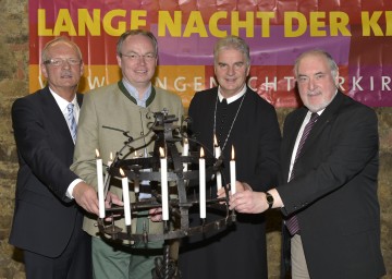 Über die „Lange Nacht der Kirchen 2014“ informierten Direktionsrat  Peter Lafite von der Sparkasse Niederösterreich Mitte West AG, Landesrat Dr. Stephan Pernkopf, Abt GR Mag. Columban Luser vom Stift Göttweig und Superintendent Mag. Paul Weiland von der evangelischen Diözese Niederösterreich. (v.l.n.r.)