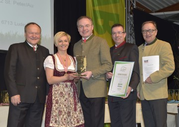 Im Bild von links nach rechts: Ing. Hermann Schultes (Präsident der Landwirtschaftskammer Österreich), Monika Oberaigner, Agrar-Landesrat Dr. Stephan Pernkopf, DI Martin Rogenhofer (Leiter des Lebensmitteltechnologischen Zentrums, Francisco Josephinum), Messepräsident Uwe Scheutz