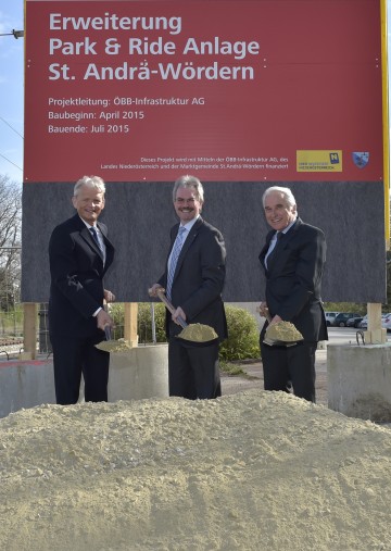 Im Bild von links nach rechts: ÖBB-Infrastruktur Vorstand Franz Bauer, Landesrat Karl Wilfing, Bürgermeister Maximilian Titz