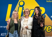 (v.l.) Songwriterin Julia Kautz, Landeshauptfrau Johanna Mikl-Leitner und Stimmexpertin und Vocal Coach Monika Ballwein.