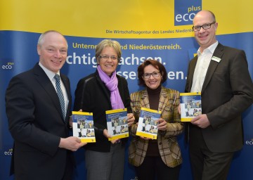 Im Bild von links nach rechts: ecoplus-Geschäftsführer Mag. Helmut Miernicki, Landesrätin Dr. Petra Bohuslav, Landesmuseum Niederösterreich-Geschäftsführerin Dr. Brigitte Schlögl  und „Park der Gärten“-Geschäftsführer Christian Wandscher