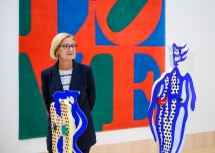 Landeshauptfrau Johanna Mikl-Leitner beim Besuch der Ausstellung „De Sculptura - Von Roy Lichtenstein bis Andreas Slominski“ in der Albertina Klosterneuburg.