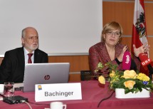 Patientenanwalt Gerald Bachinger und Sozial-Landesrätin Barbara Schwarz informierten zu Neuerungen und Herausforderungen im Pflegebereich (v.l.n.r.)