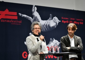 Landesrätin Petra Bohuslav und der künstlerische Leiter Thomas Edlinger bei der Präsentation des Programms des Donaufestivals 2018.