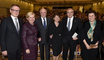 Paulus Hochgatterer, Elisabeth Pröll, Landeshauptmann Dr. Erwin Pröll, Christine Brandstetter, Justizminister Dr. Wolfgang Brandstetter, Dr. Elena Kirtcheva (Präsidentin des Vienna Economic Forums).