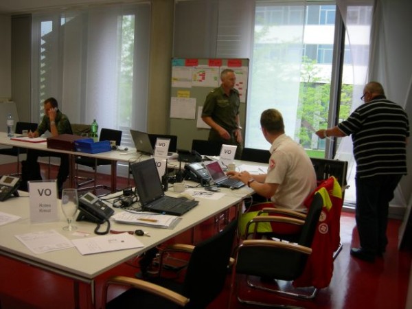 Verbindungsoffiziere der eingesetzten Organisationen im behördlichen Landesführungsstab in Tulln