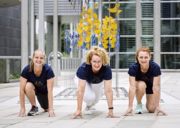 (v.l.n.r.) Sarah Bichler, Frauen-Landesrätin Christiane Teschl-Hofmeister und Uschi Kohl
