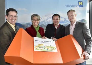 Präsentierten das Programm des \"Bergsommer Niederösterreich\": Prof. Christoph Madl, MAS, Geschäftsführer der Niederösterreich-Werbung, Tourismus-Landesrätin Dr. Petra Bohuslav, Mag. Andreas Purt, Geschäftsführer Mostviertel Tourismus, und Mag. Markus Redl, Geschäftsführer der Niederösterreichischen Bergbahnen. (v.l.n.r.)