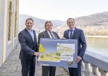 Maßnahmen zur besseren Lenkung der Besucherströme präsentiert: Donau-Geschäftsführer Bernhard Schröder, Bürgermeister Johann Riesenhuber und Landesrat Jochen Danninger (v.l.n.r.) informierten