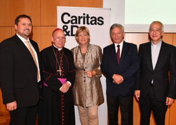 Amtsübergabe in der Caritas Niederösterreich: der neue Caritas-Direktor Hannes Ziselsberger, Diözesanbischof DDr. Klaus Küng, Landesrätin Mag. Barbara Schwarz, der ehemalige Caritas-Direktor Friedrich Schuhböck und Caritas-Präsident Michael Landau. (v.l.n.r.)