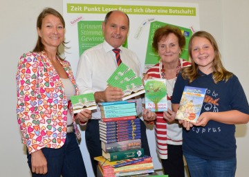 Landeshauptmann-Stellvertreter Mag. Wolfgang Sobotka und Mag. Dr. Petra Müller präsentieren \"Erinnern. Stimmen. Gewinnen\".