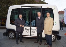 Mobilitätslandesrat Ludwig Schleritzko, Bürgermeister Klaus Schneeberger und Karl Rehrl von Salzburg Research (v.l.n.r.)