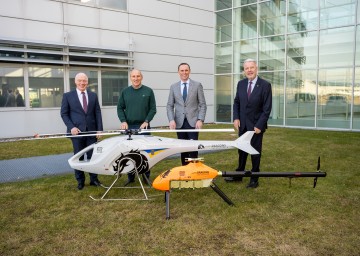 Im Bild von links nach rechts: ecoplus Geschäftsführer Helmut Miernicki, Beiratsvorsitzender Franz Viehböck, Wirtschaftslandesrat Jochen Danninger, Bürgermeister Klaus Schneeberger 