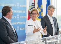 Landeshauptfrau Johanna Mikl-Leitner bei der Pressekonferenz im NÖ Landhaus.