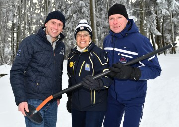 Im Bild von links nach rechts: kaufmännischer ecoplus-Geschäftsführer Jochen Danninger, Wirtschafts- und Tourismus-Landesrätin Petra Bohuslav und Schischaukel-Geschäftsführer Gerald Gabauer.