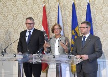 Im Rahmen einer Pressekonferenz informierten der tschechische Verkehrsminister Dan Ťok, Landeshauptfrau Johanna Mikl-Leitner und Landesrat Schleritzko über grenzüberschreitende Verkehrsprojekte.