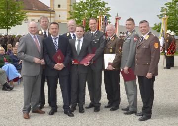 Beim Florianiempfang im Stift Melk überreichte Landeshauptmann Dr. Erwin Pröll gemeinsam mit Landesfeuerwehrkommandant Dieter Fahrafellner auch sechs Verdienstzeichen: an Mag. Gernot Rohrhofer, CI Erich Rosenbaum, BRR DI Peter Kaiser, LRR Werner Griessler, Mjr. Michael Fuchs und EBR Johann Bauer.