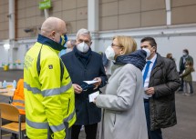 144 Notruf Niederösterreich-Geschäftsführer Christof Constantin Chwojka, Alfred Riedl, Präsident des Österreichischen Gemeindebundes, Landeshauptfrau Johanna Mikl-Leitner und Tullns Bürgermeister Peter Eisenschenk (v.l.n.r.)