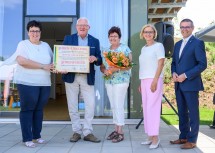 Bei der Verleihung der Ehrenbürgerschaft (v. l.): Bürgermeisterin Birgit Boyer, Ehrenbürger und Bürgermeister a. D. Richard Schober mit Gattin Theresia, Landeshauptfrau Johanna Mikl-Leitner und Landtagsabgeordneter Manfred Schulz.