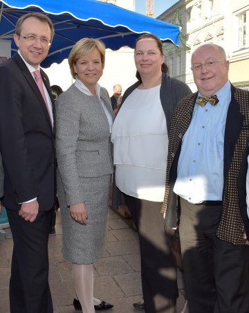 Feierten das Jubiläum der größten niederösterreichischen Sozialmarkt-Organisation SAM NÖ: Bürgermeister Mag. Matthias Stadler, Sozial-Landesrätin Mag. Barbara Schwarz, SAM NÖ-Geschäftsführerin Christine Krampl, MSC , und Mag. Karl Fakler, Landesgeschäftsführer des AMS Niederösterreich. (v.l.n.r.)