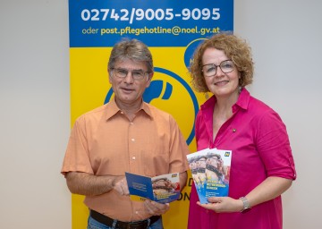 Gerhard Heilig, Leiter der NÖ Pflegehotline, und Soziallandesrätin Chrstiane Teschl-Hofmeister.