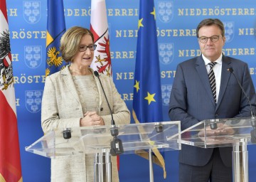 Arbeitsgespräch von Landeshauptfrau Johanna Mikl-Leitner mit ihrem Tiroler Amtskollegen Günther Platter.