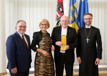 Bischof der Evangelischen Kirche Michael Chalupka, Landeshauptfrau Johanna Mikl-Leitner, Bischof Alois Schwarz und Superintendent Lars Müller-Marienburg (v.l.n.r.).