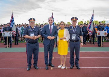 (v.l.) Bundespolizeidirektor Michael Takacs, Innenminister Gerhard Karner, Landeshauptfrau Johanna Mikl-Leitner und NÖ Polizeipräsident Franz Popp bei der Eröffnung der 12. Bundespolizeimeisterschaften Sommer in St. Pölten.