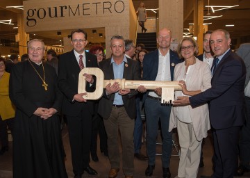 Propst Maximilian Fürnsinn, Bürgermeister Matthias Stadler, Geschäftsleiter Walter Hörndler, Generaldirektor Arno Wohlfahrter, Landeshauptfrau Johanna Mikl-Leitner und Vizebürgermeister Matthias Adl bei der Eröffnung des neuen Metro Marktes in St. Pölten (v.l.n.r.)